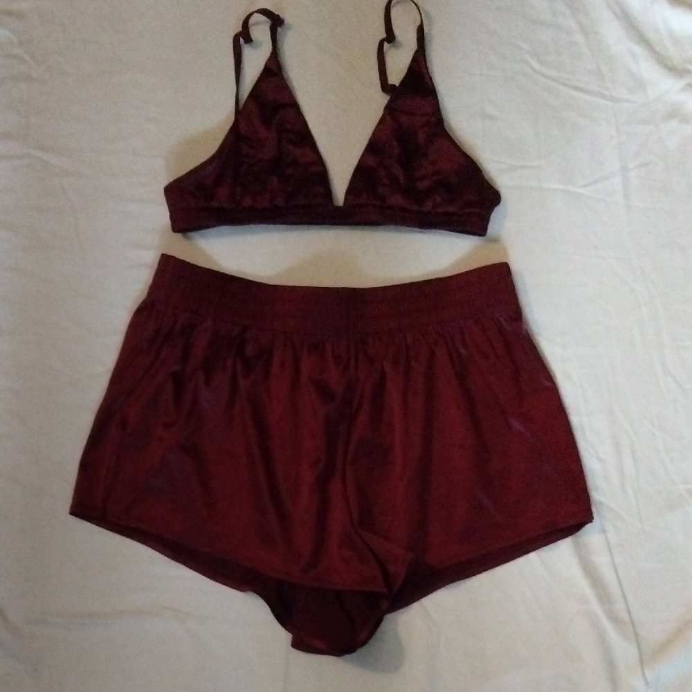 Elegant Burgundy Women's Intimate Set